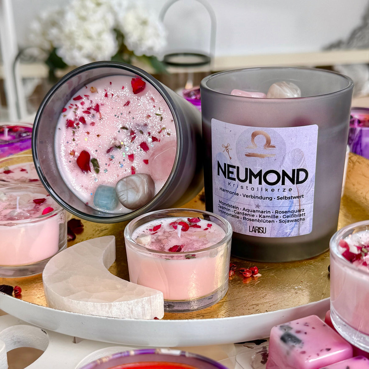 Neumondkerze mit Kristallen, ätherischen Ölen und Blüten, Oktober, limitiert