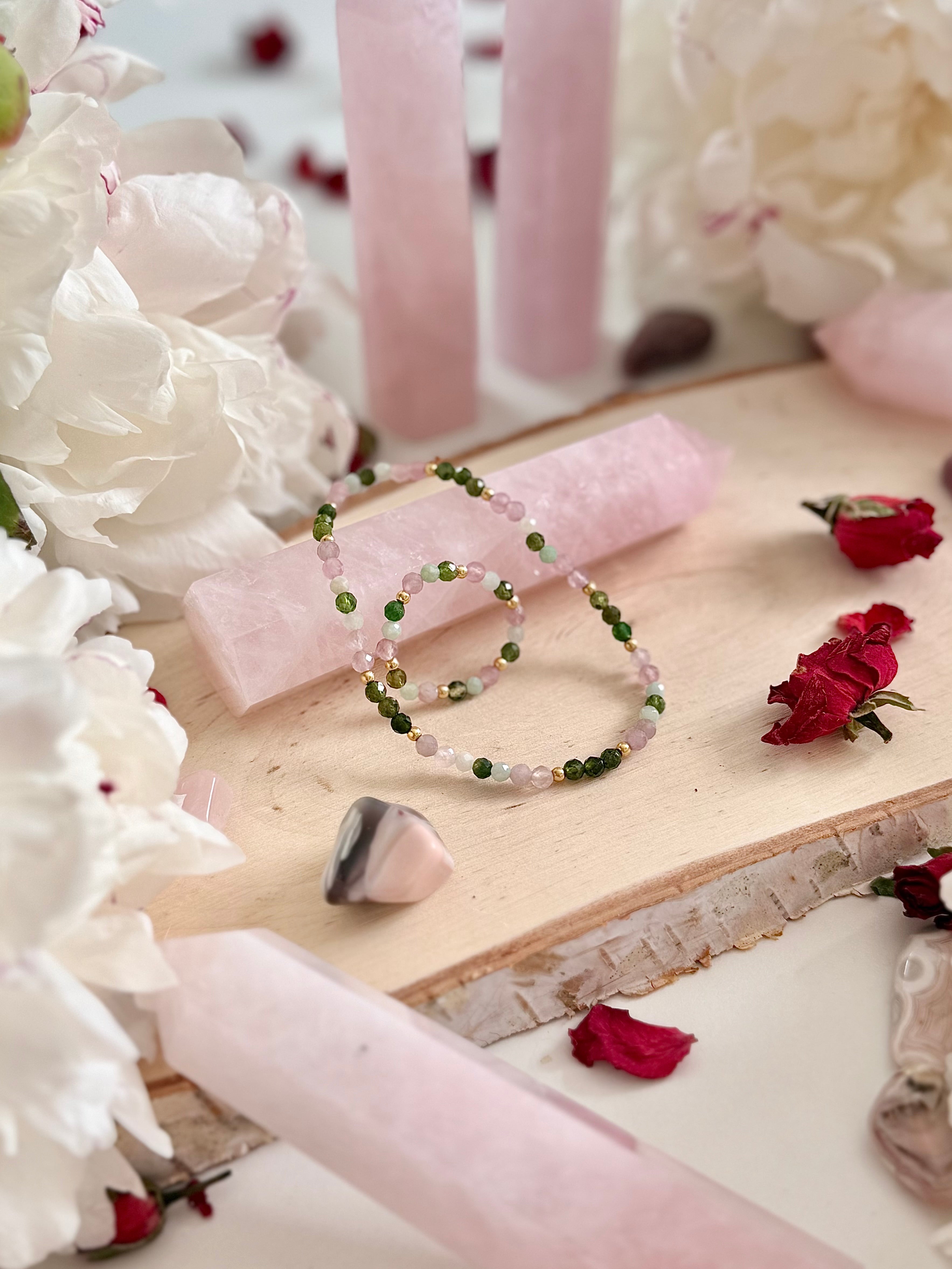Armband „Herzenswärme“ mit grünem Turmalin, Rosenquarz und Jade