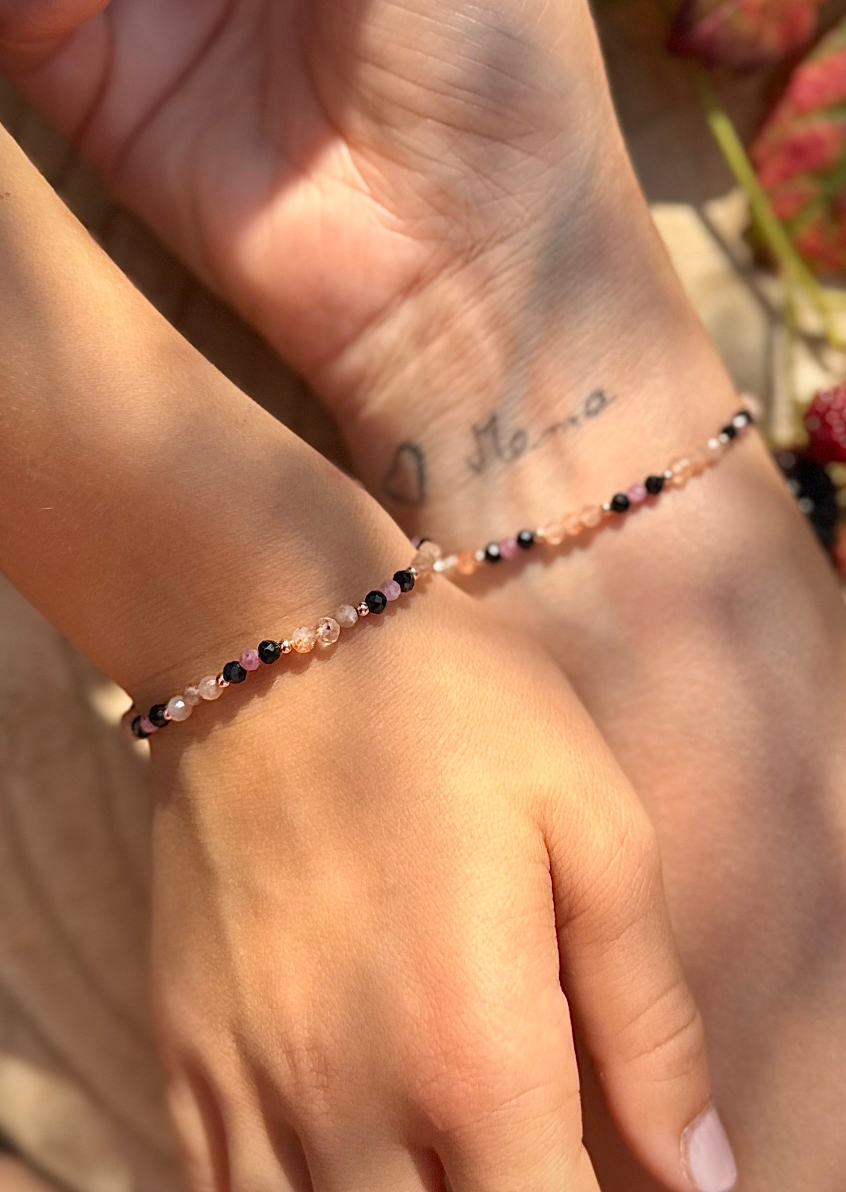 Filigranes Armband "Seelensonne" mit schwarzem & rosa Turmalin und Sonnenstein