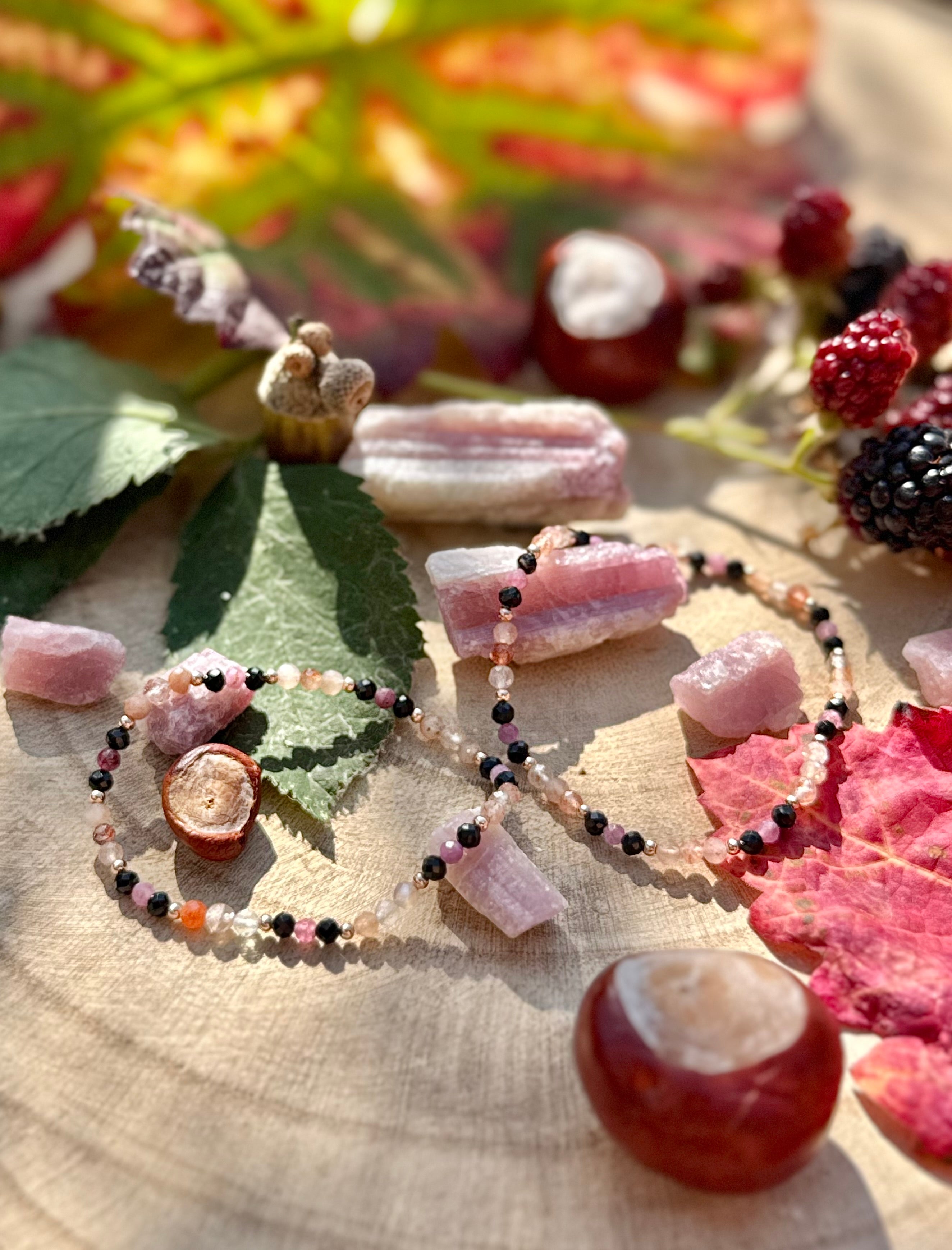 Filigranes Armband "Seelensonne" mit schwarzem & rosa Turmalin und Sonnenstein