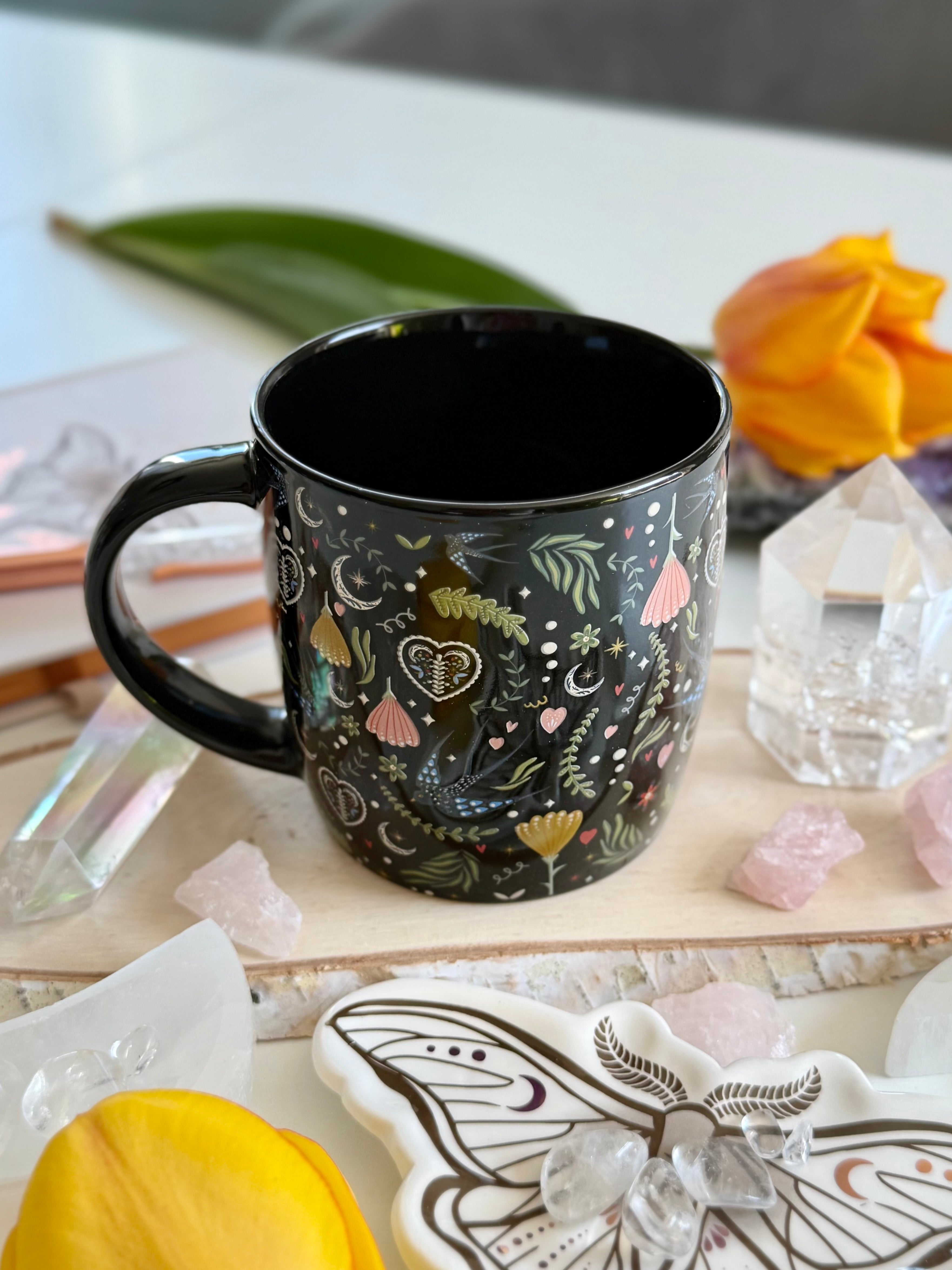 Keramik Becher Schwalbe, Blume, Mond, schwarz