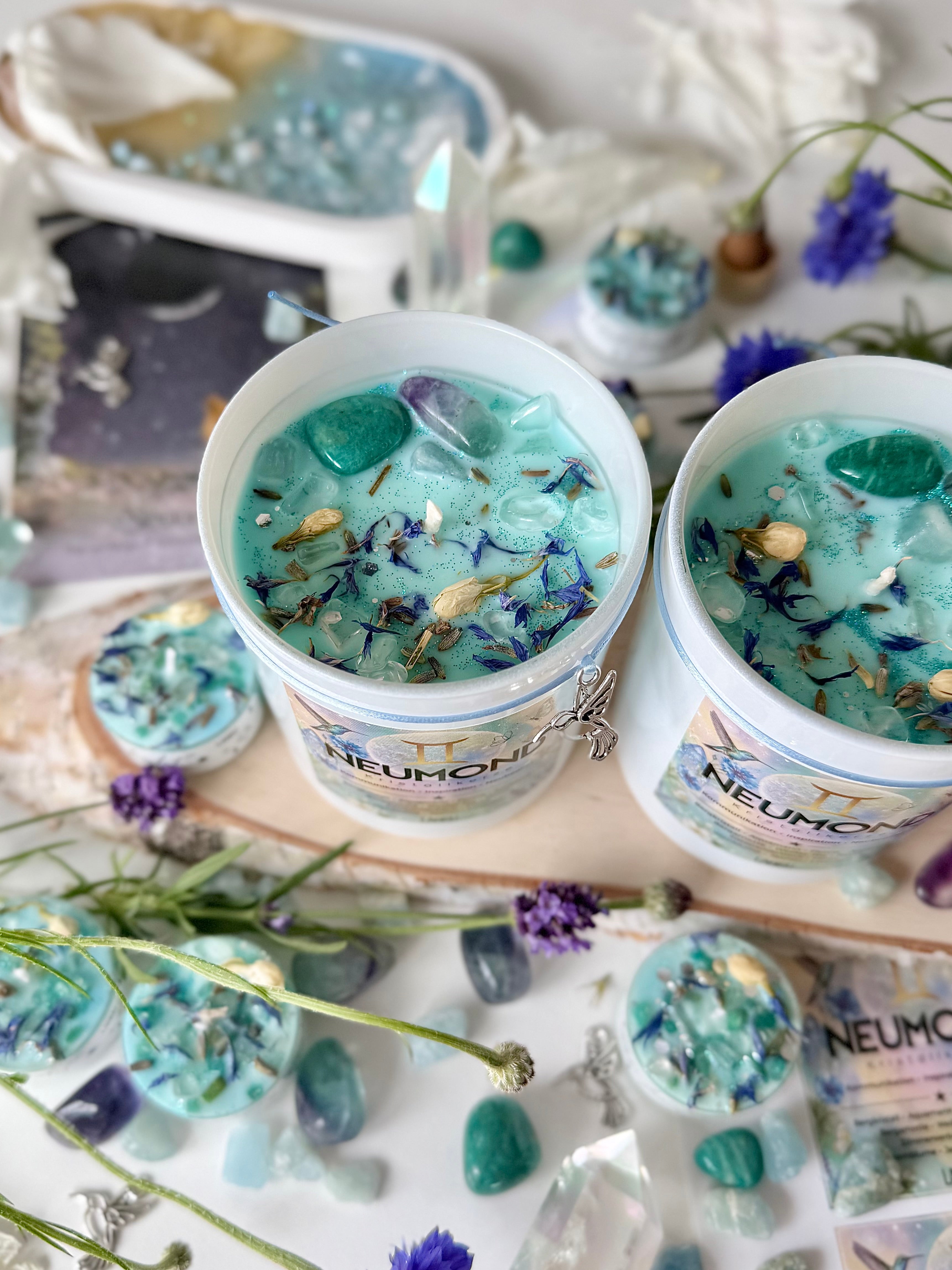 Neumondkerze mit Kristallen und Blüten, Juni, limitiert