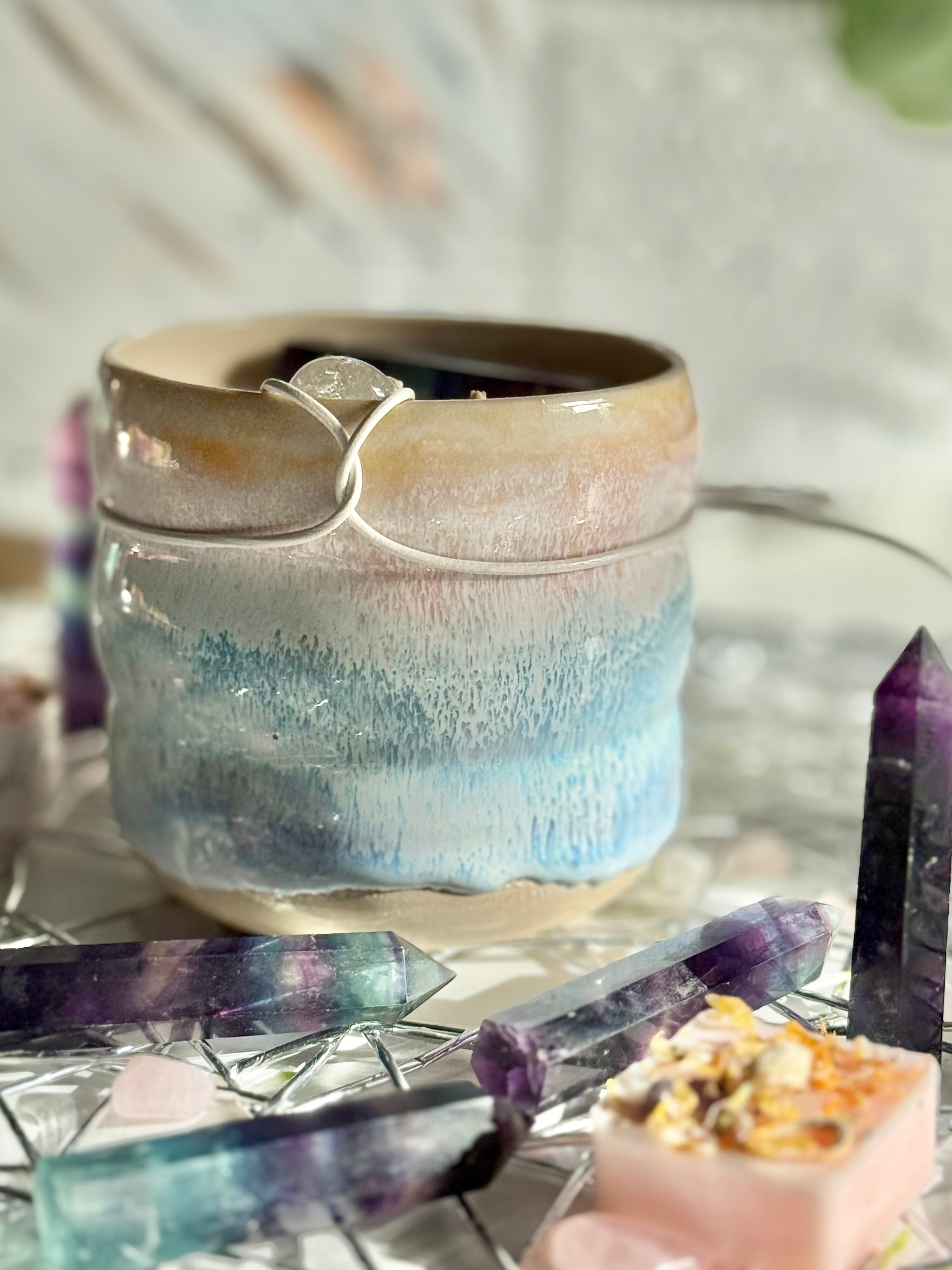 Kristallkerze im Keramikbecher FOCUS ON YOURSELF, limitiert