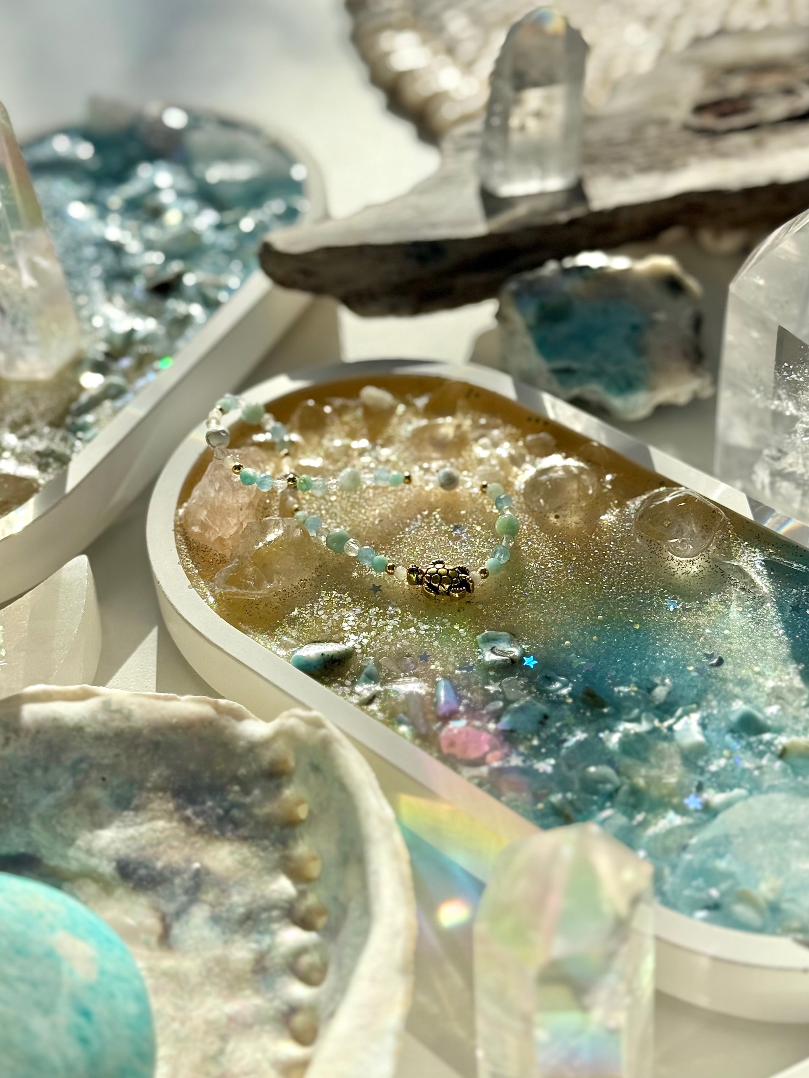 Tablett mit Kristallen