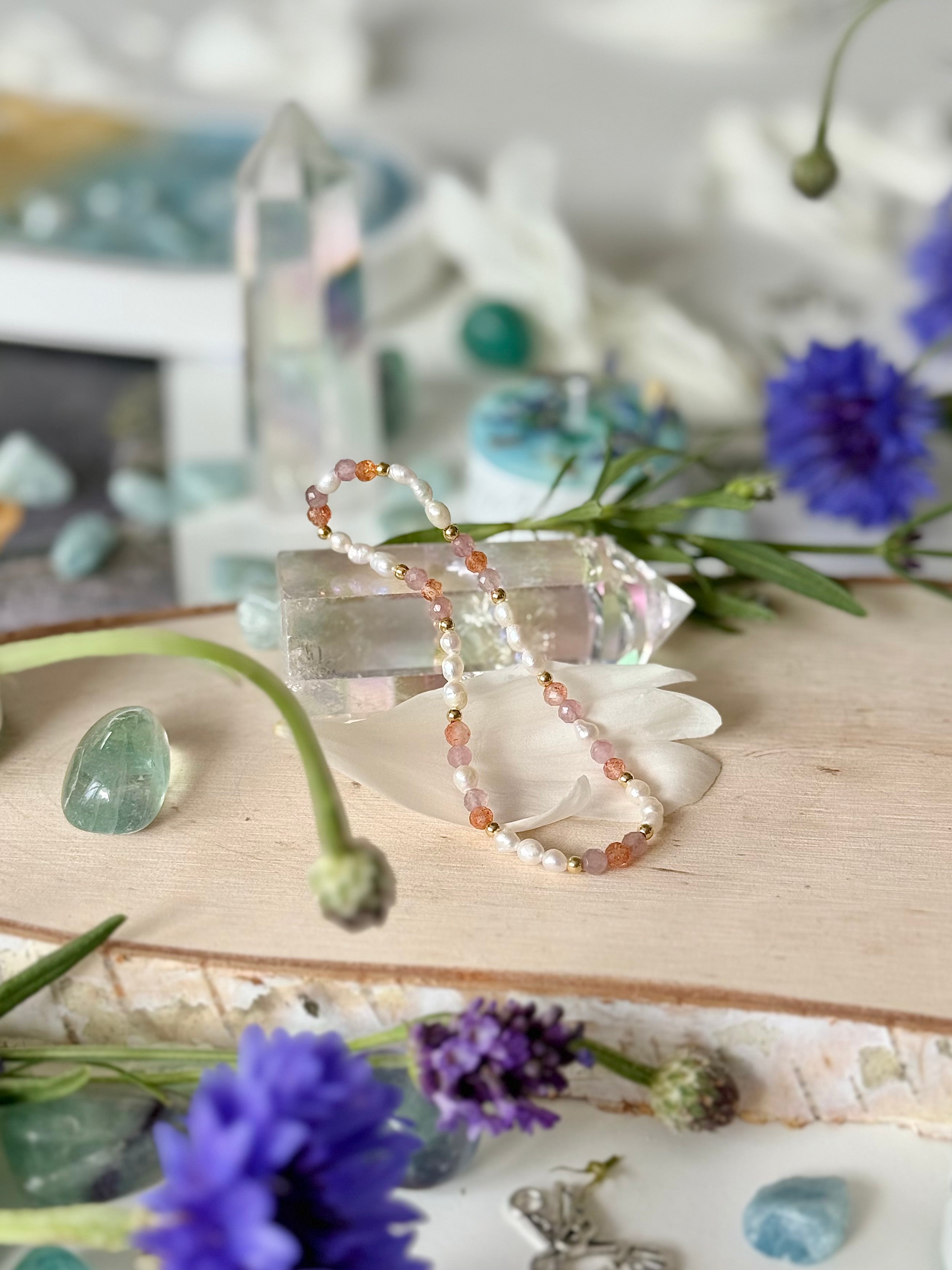 Armband „Sonnentanz“ mit Süßwasserperlen, Sonnenstein und Rosenquarz