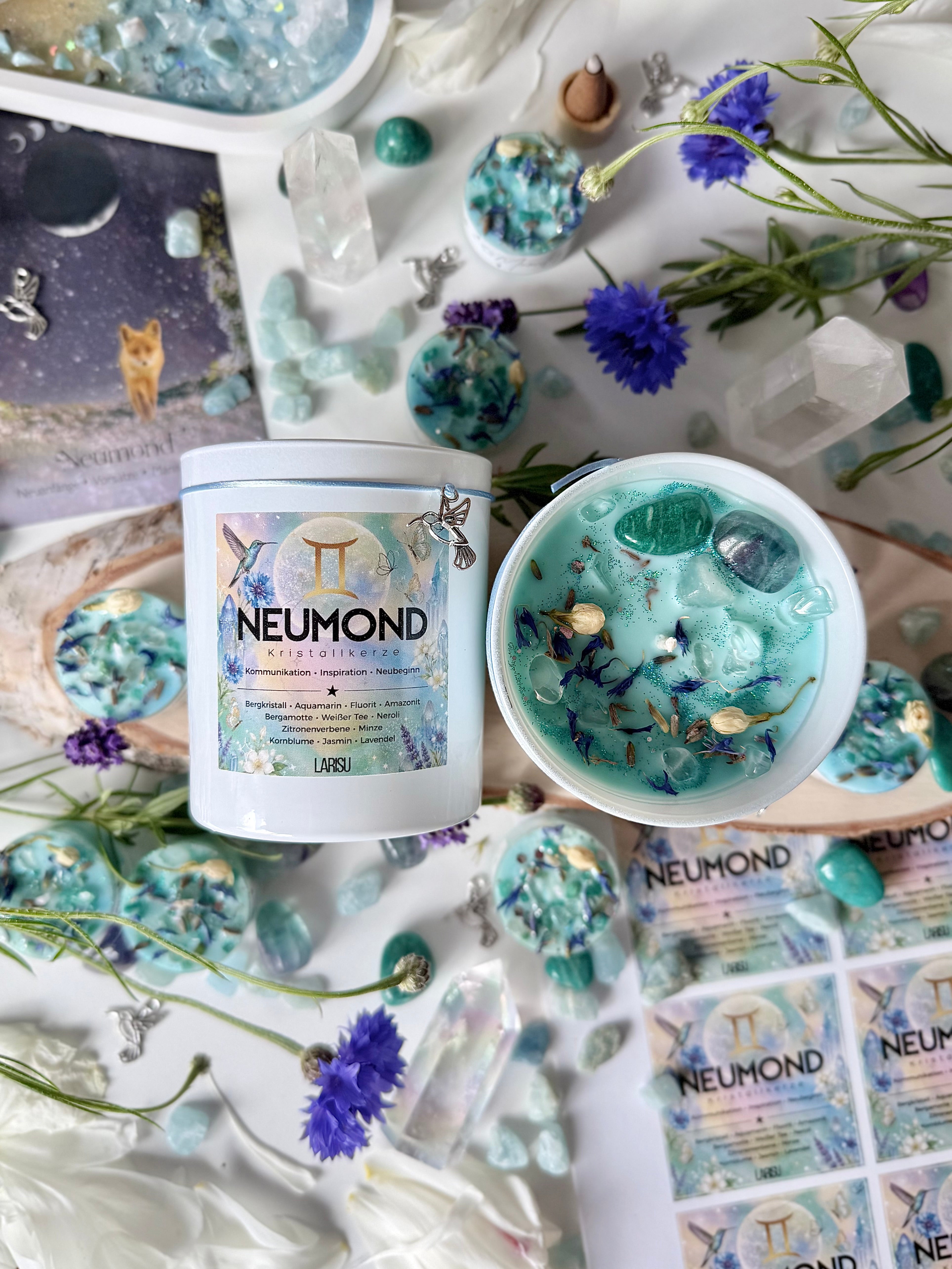 Neumondkerze mit Kristallen und Blüten, Juni, limitiert