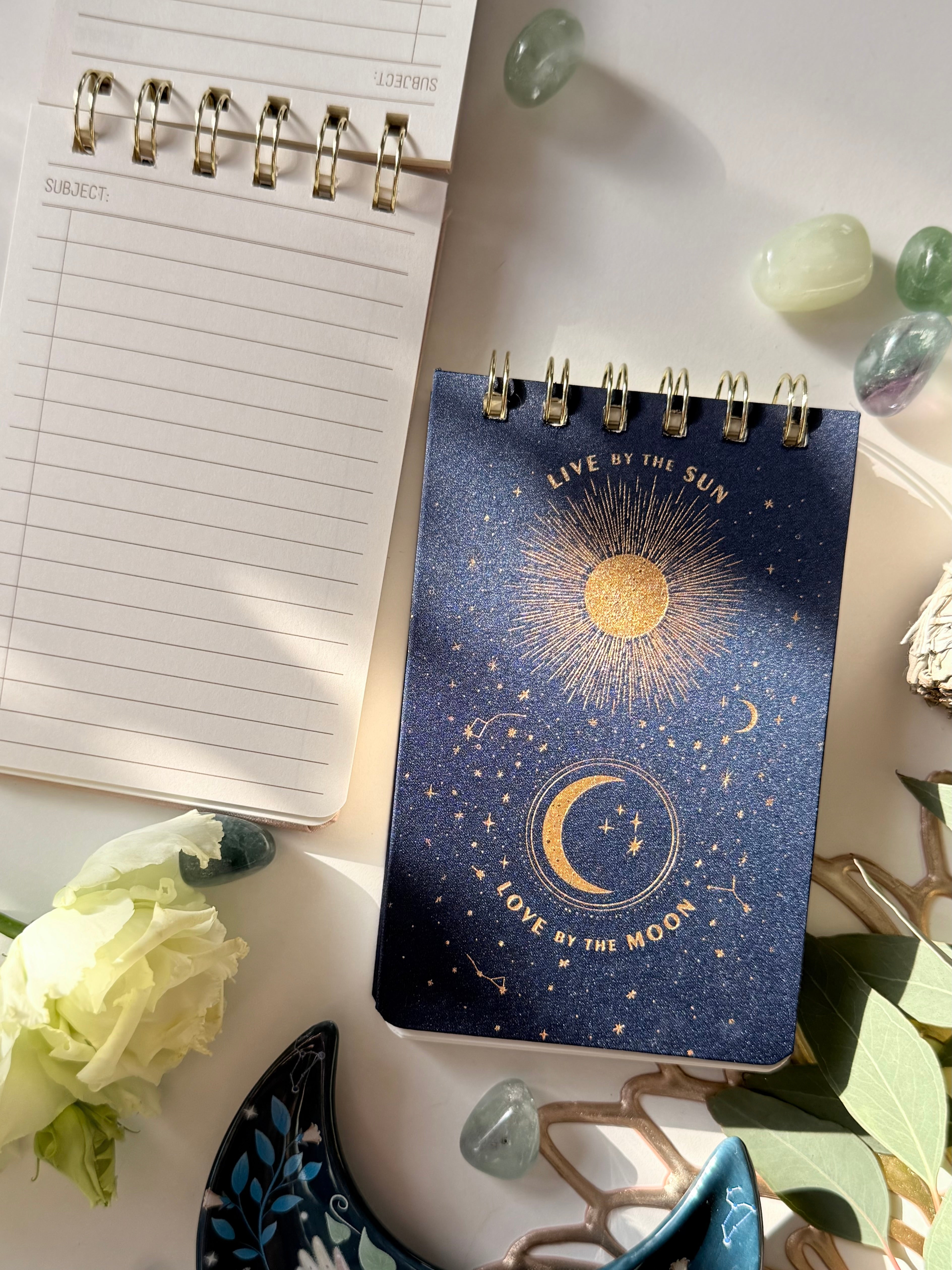 Spiral-Notizbuch „Live by the Sun, Love by the Moon“