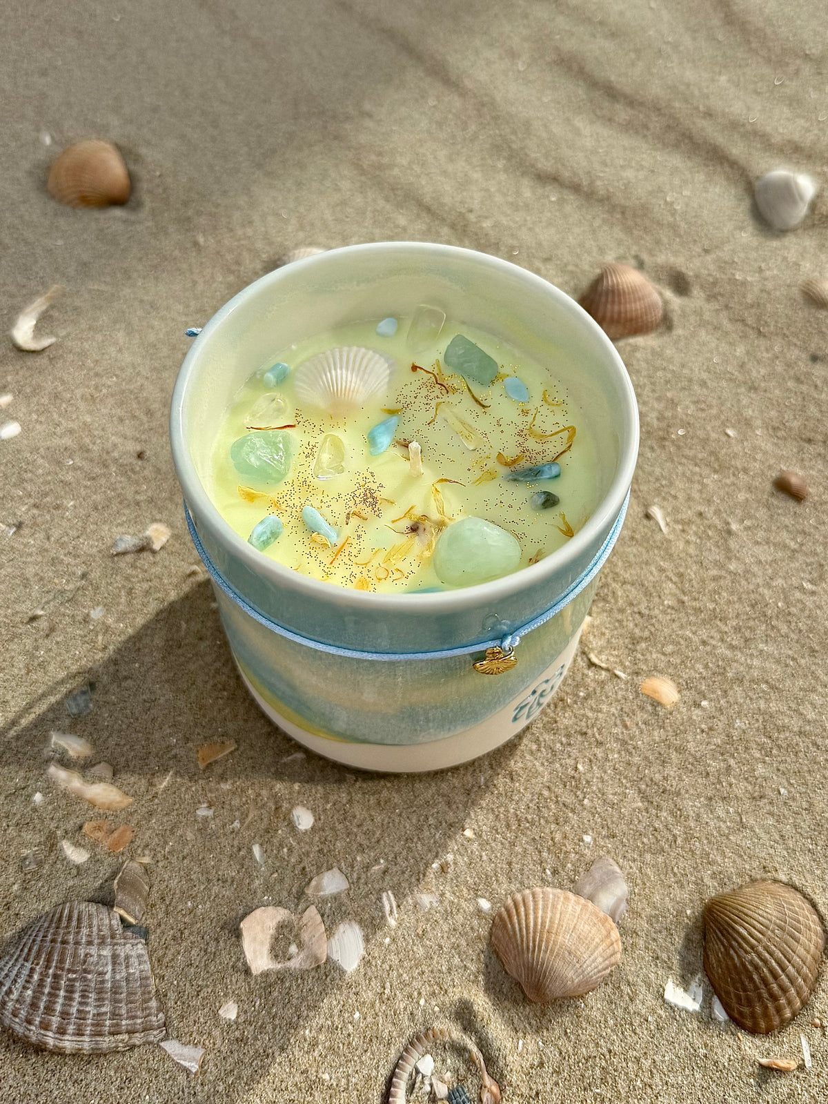 Kristallkerze im Porzellanbecher „Meeresbrise“, limitierte Vorbestellung