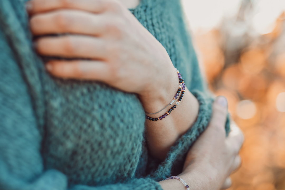 Armband „Schutzengel“ mit Amethyst, einem Herkimer Bergkristall, Bergkristall und Turmalin