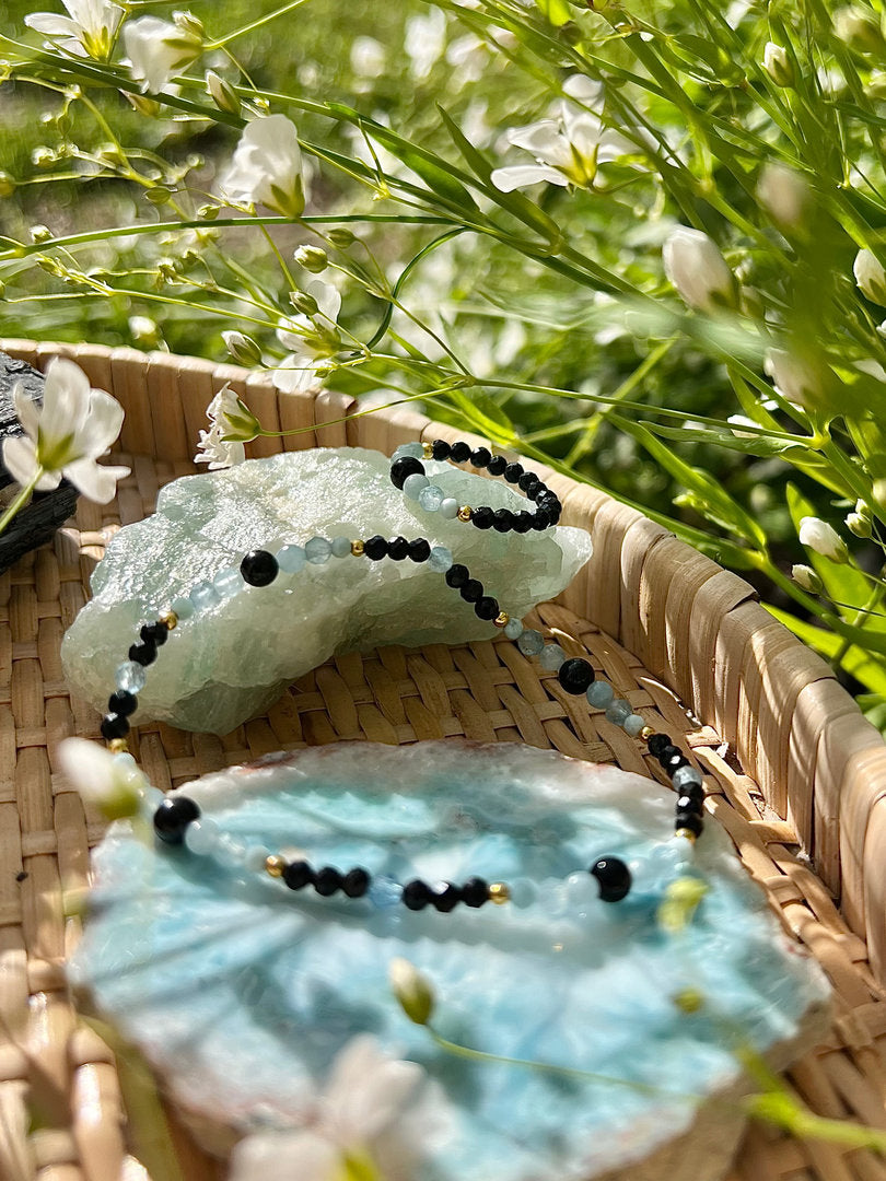 Armband mit Larimar, schwarzem Turmalin und Aquamarin