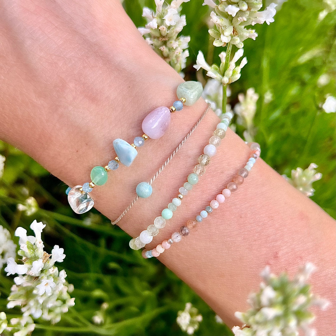 Armband mit Edelstein Nuggets Morganit, Aquamarin, Bergkristall, Chrysopras und Larimar LIMITIERT