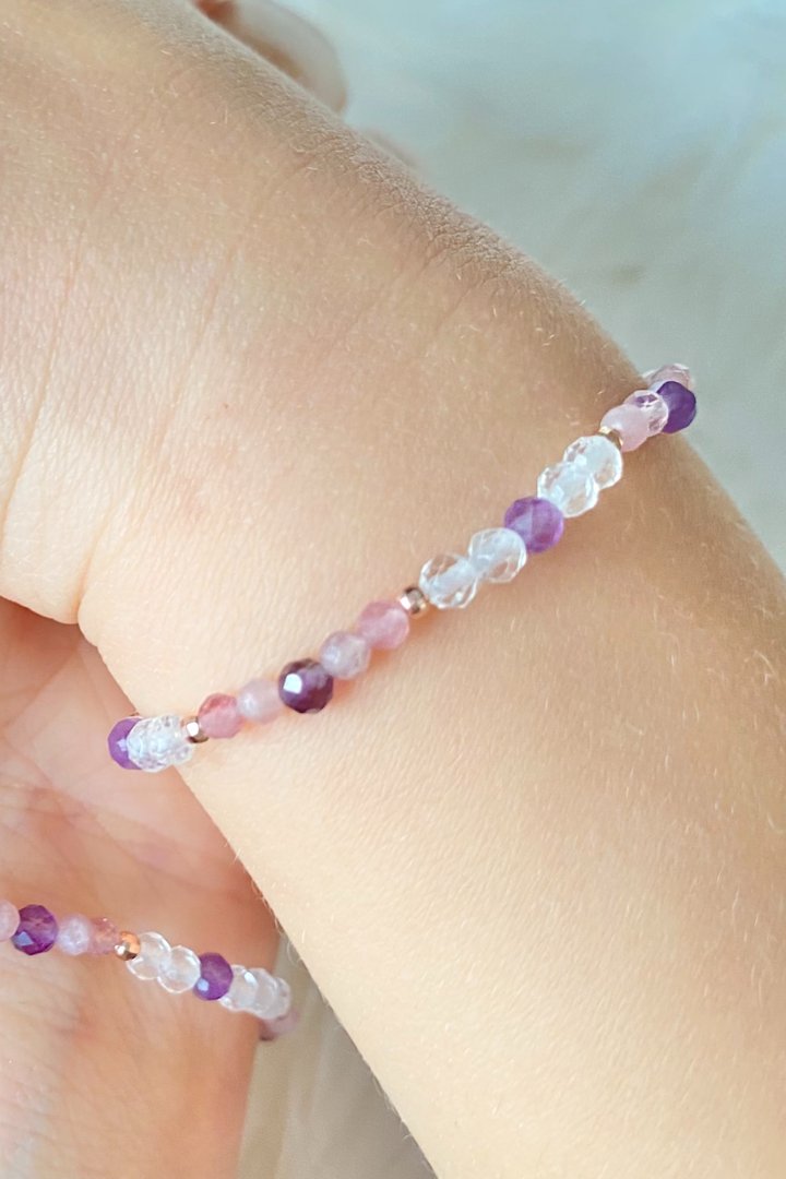 Armband Kind mit Amethyst, Bergkristall und Rosenquarz