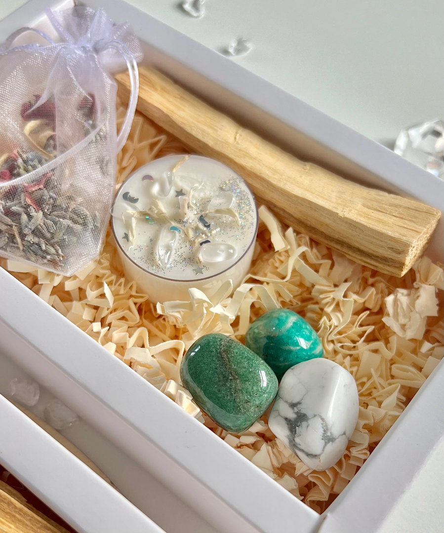 Kristallbox Gelassenheit mit 3 Kristallen, Moonlight und Palo Santo Holz