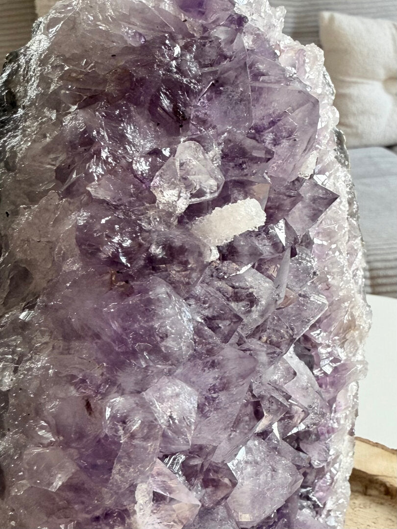 Amethyst Drusenstück Einzelstück mit Calcit