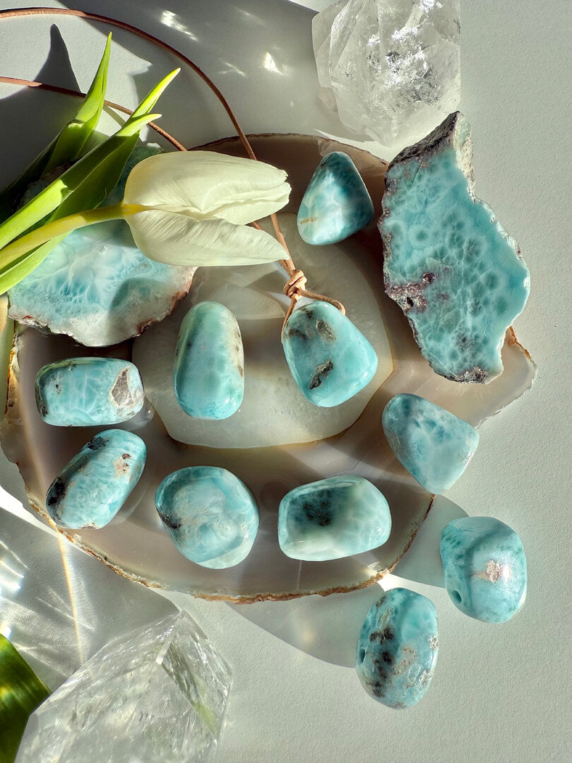 Larimar Anhänger mit Lederband